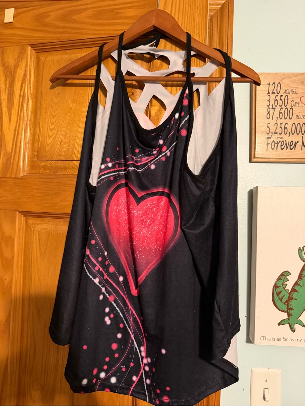 Women’s Black Cold-Shoulder Heart Print Tank Top